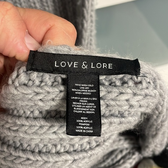 Gray scarf - Picture 3 of 4